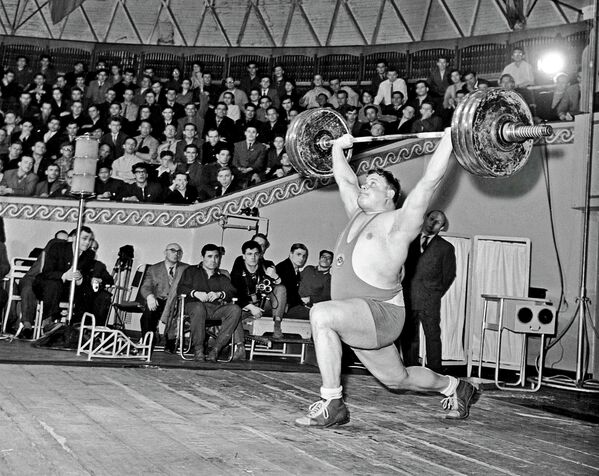 Первый советский чемпион мира в тяжёлом весе Алексей Медведев