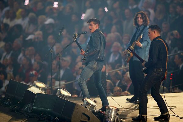 Группа Arctic Monkeys выступает на церемонии открытия ХХХ летних Олимпийских игр 