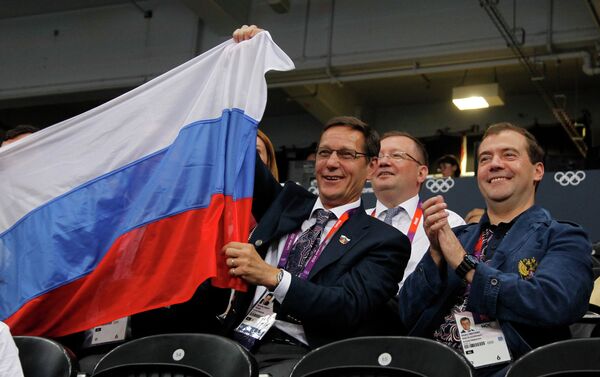 Дмитрий Медведев и Александр Жуков (справа налево)