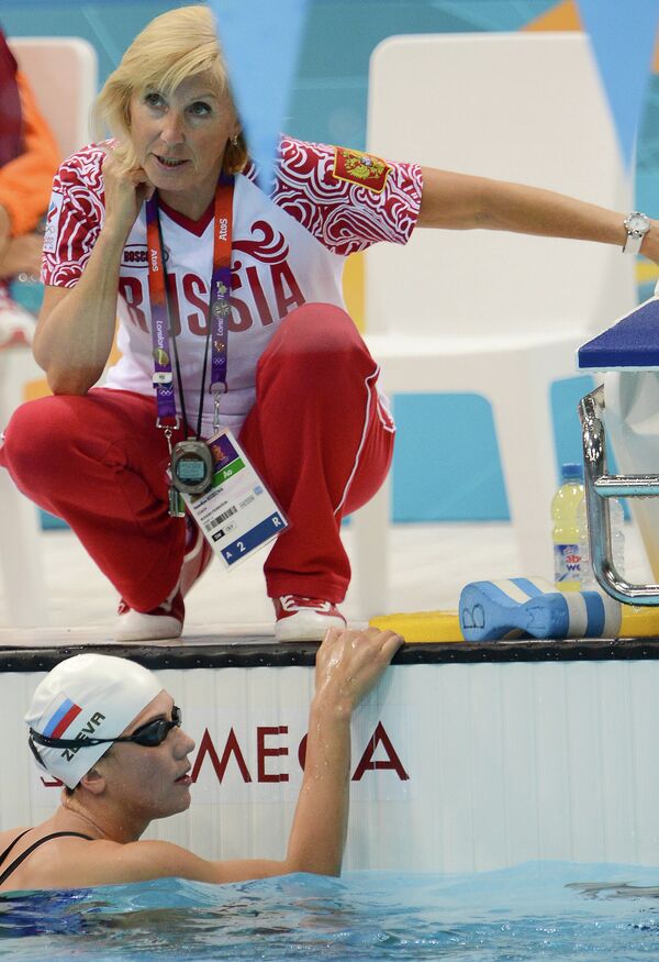 Российская пловчиха Анастасия Зуева и ее тренер Наталья Козлова