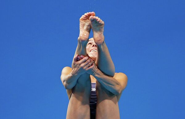 Итальянская прыгунья в воду Таня Каньотто участвует в соревнованиях по прыжкахм в воду с 3-метрового трамплина.