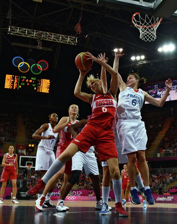 Сборная России на ХХХ летних Олимпийских играх в Лондоне против сборной Франции по баскетболу