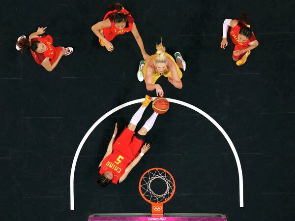 Баскетболистка сборной Австралии Лорен Джексон в матче против сборной Китая 