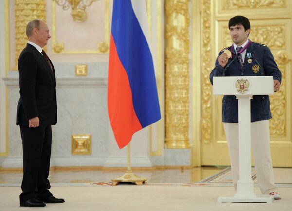 Владимир Путин и Тагир Хайбулаев (слева направо)