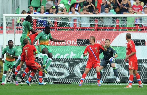 Игровой момент матча Россия - Кот-д'Ивуар 
