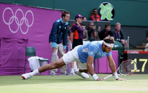 Теннисист Хуан Мартин дель Потро во время матча с швейцарцем Роджером Федерором