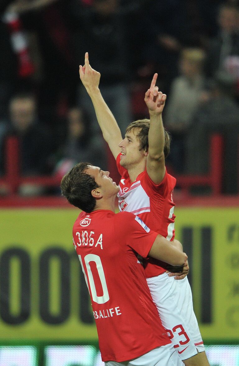 Артем Дзюба и Дмитрий Комбаров (слева направо) Артем Дзюба и Дмитрий Комбаров (слева направо)