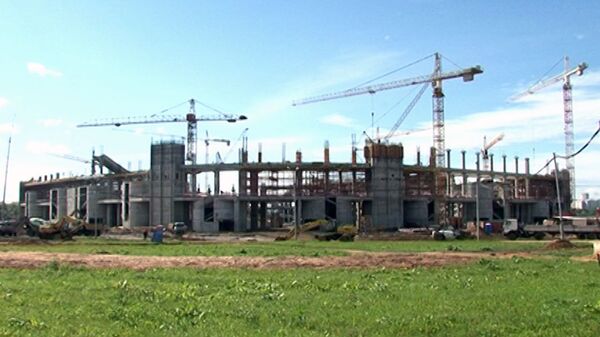 Строители возводят стадион Спартак, на котором может пройти ЧМ-2018