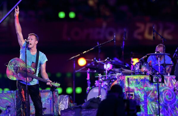 Солист группы Coldplay Крис Мартин выступает на церемонии закрытия Паралимпийских игр-2012 в Лондоне