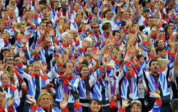 Британские спортсмены во время торжественного парада в Лондоне