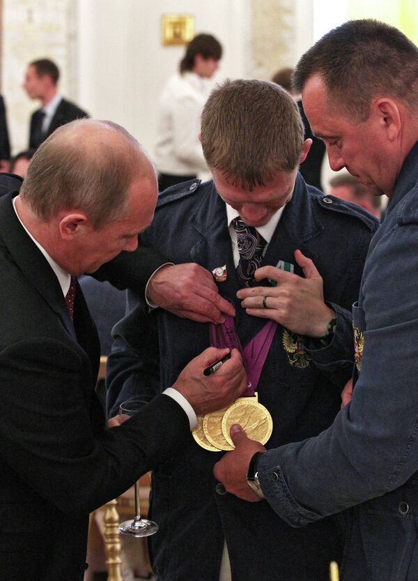 В.Путин вручил госнаграды паралимпийцам, завоевавшим золото