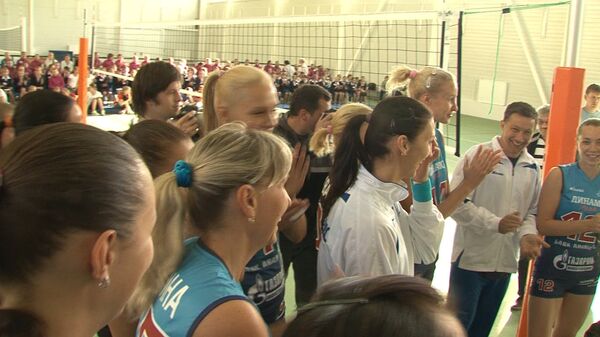 Волейболистки Динамо встретили аплодисментами нового главного тренера