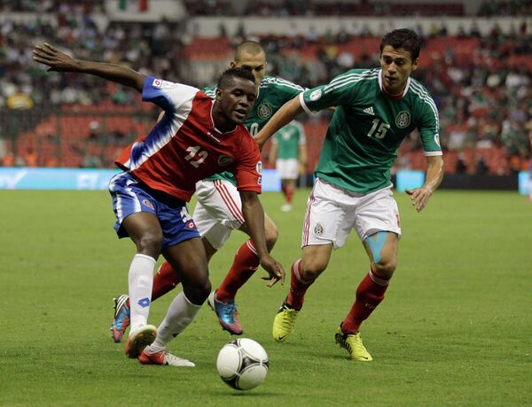 Игровой момент матча Коста - Рика - Мексика