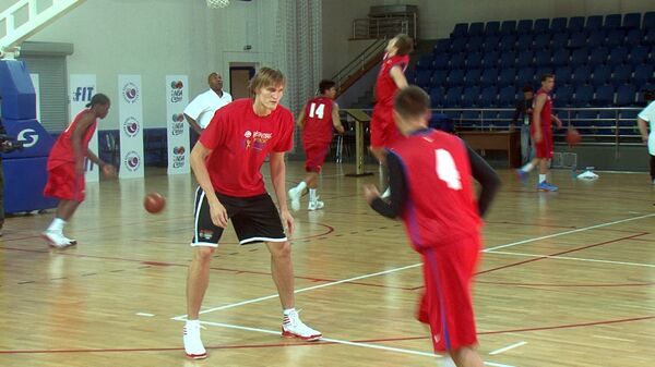  Кириленко и игроки НБА учат обходить соперников и попадать в цель