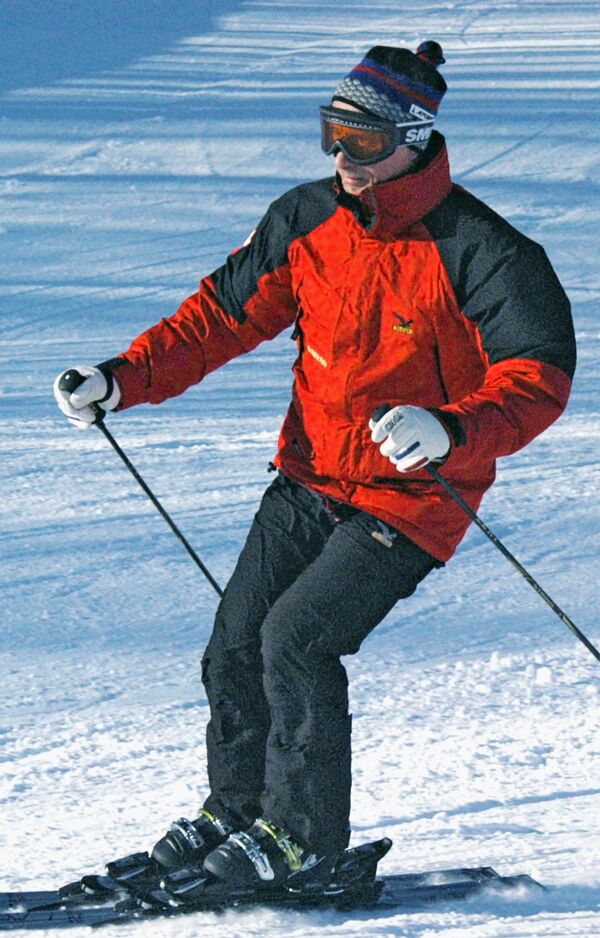 Владимир Путин во время отдыха на горнолыжном курорте