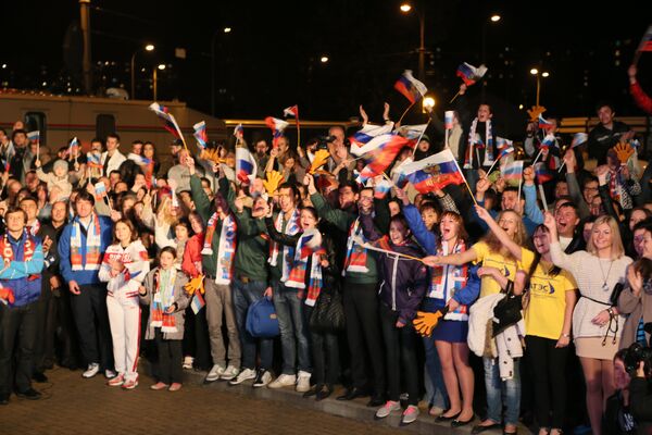 Жители Калининграда следят за ходом церемонии объявления городов-организаторов ЧМ-2018