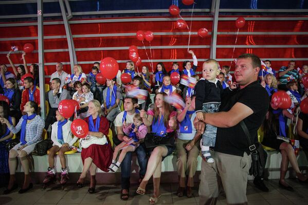 Жители Сочи следят за ходом церемонии объявления городов-организаторов ЧМ-2018