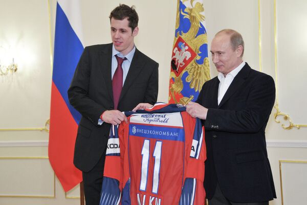Президент РФ В.Путин встретился с чемпионами Мира - российской хоккейной сборной