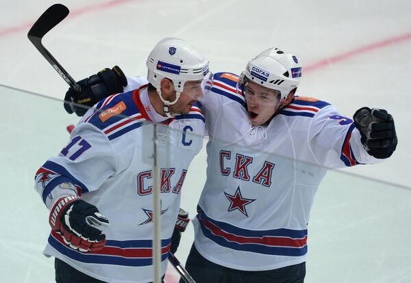 Игроки СКА Илья Ковальчук и Тони Мортенссон (слева направо)