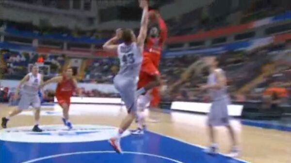 Баскетболисты ЦСКА вырвали победу у литовцев за минуту до конца матча