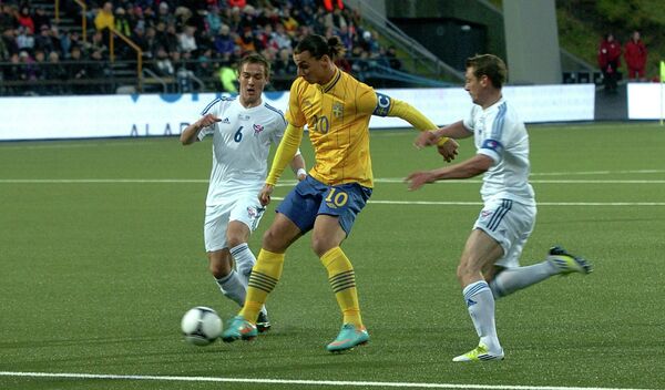 Игровой момент матча Фарерские острова - Швеция