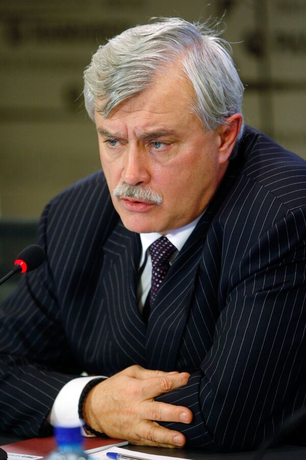 Георгий Полтавченко принимает участие в круглом столе в Северо-западном медиацентре РИА Новости.