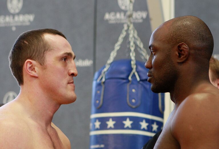 Взвешивание перед боксерским шоу Звездный ринг Взвешивание перед боксерским шоу Звездный ринг