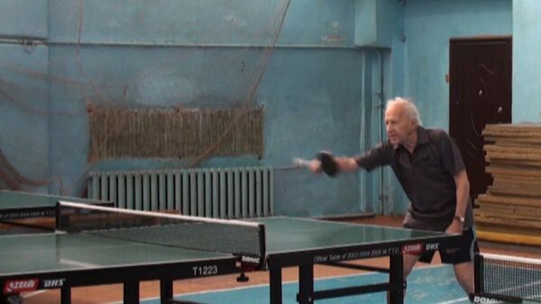 Столетний сибиряк играет в пинг-понг и готовится к чемпионату мира