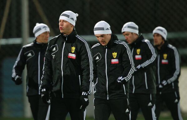 Игрок ФК Анжи Федор Смолов (слева)