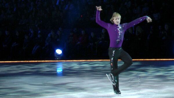 Плющенко исполнил коронные трюки на льду в честь своего 30-летия 