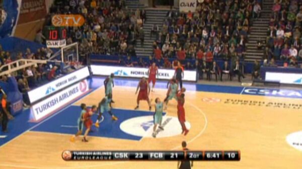 Баскетболисты ЦСКА потерпели первое поражение в Евролиге, проиграв Барселоне