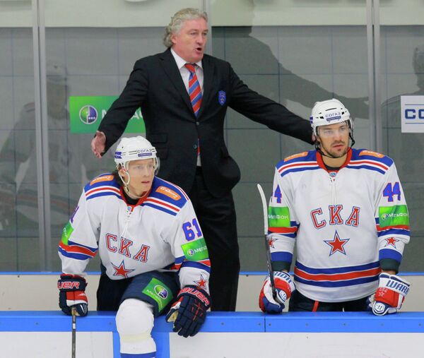 Игрок СКА Максим Афиногенов, главный тренер СКА Милош Ржига и игрок СКА Евгений Артюхин (слева направо)