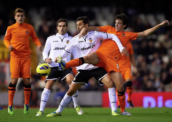 Игровой момент матча Валенсия - Реал Сосьедад