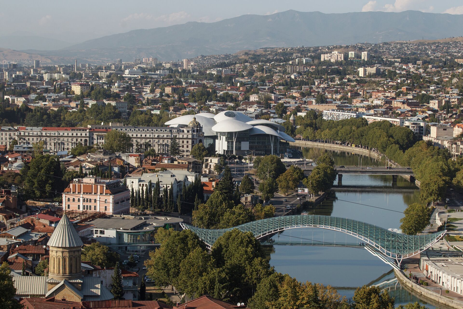 Вид на мост Мира и Дом Юстиции в Тбилиси - РИА Новости, 1920, 18.02.2023