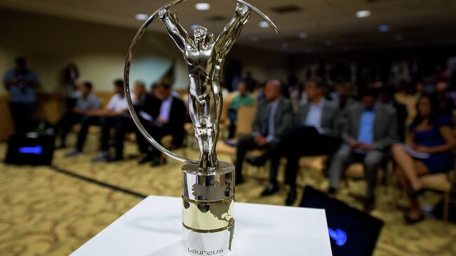 Статуэтка премии Laureus Статуэтка премии Laureus