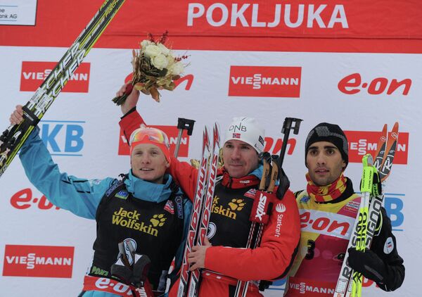  Слева направо: чех Ондржей Моравец (второе место), норвежский спортсмен Эмиль-Хегле Свендсен (первое место) и француз Мартен Фуркад (третье место).