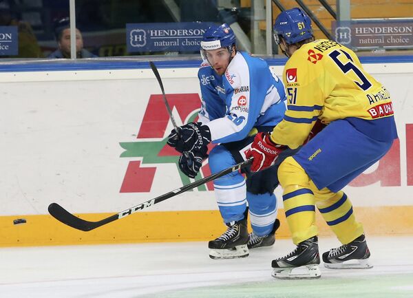 Игровой момент матча сборных Финляндии и Швеции