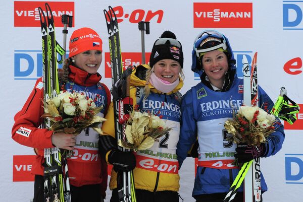 Слева направо: чешская спортсменка Габриэла Соукалова (второе место), немка Мириам Гесснер (первое место) и француженка Мари Дорен-Абер (третье место)