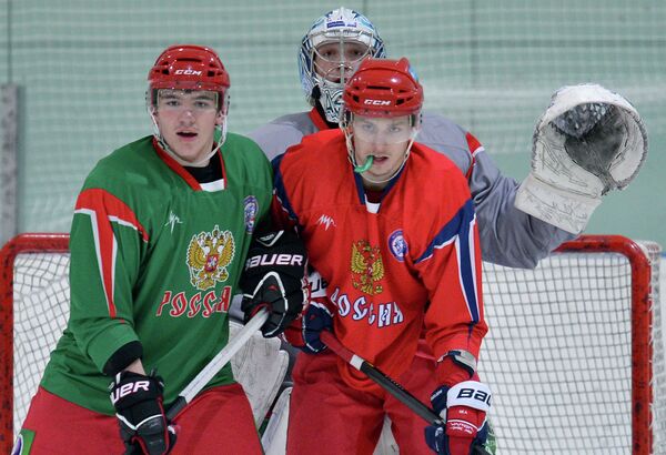 Павел Коледов, Андрей Сигарев (слева направо на первом плане) и Андрей Василевский