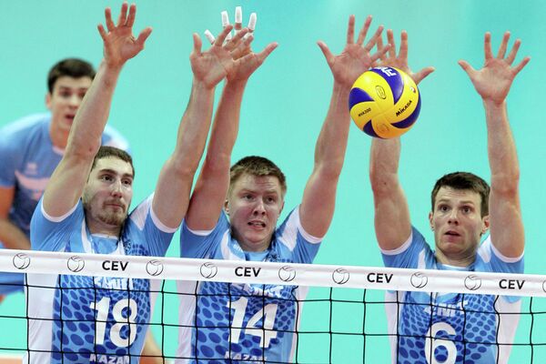 Игроки Зенита Максим Михайлов, Александр Абросимов и Евгений Сивожелез (слева направо)