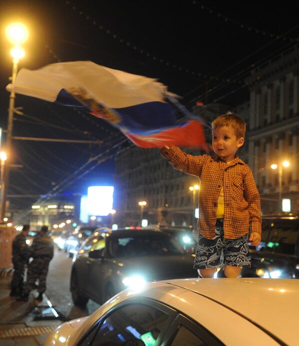 Празднование победы сборной России по хоккею на улицах Москвы