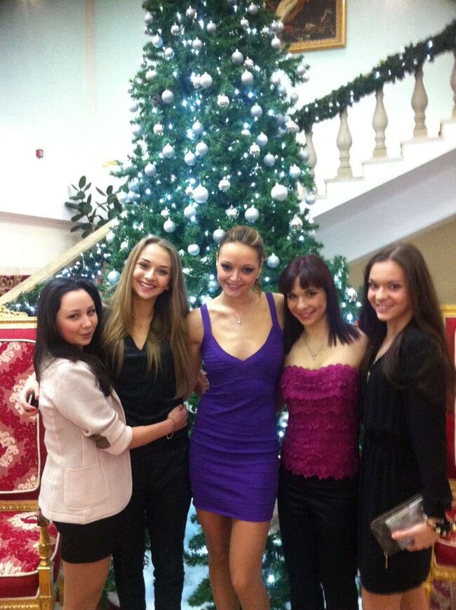 Слева направо: Елизавета Туктамышева, Виктория Синицина, Екатерина Пушкаш, Алена Леонова, Аделина Сотникова.