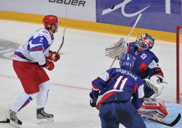 Игровой момент матча Россия - Словакия