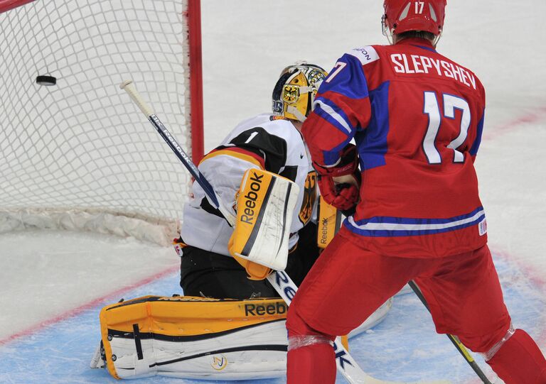 Игровой момент матча Германия - Россия Игровой момент матча Германия - Россия