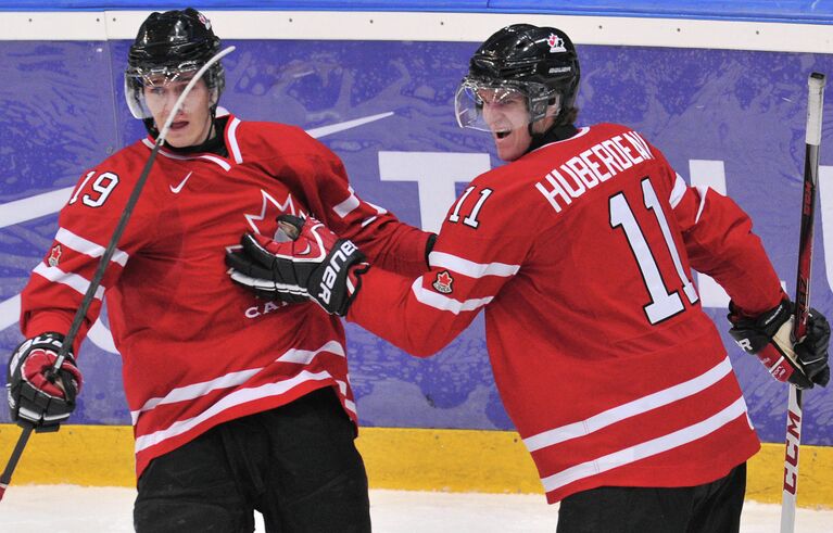 Игроки сборной Канады Марк Шайфли (слева) и Джонатан Юбердо Игроки сборной Канады Марк Шайфли (слева) и Джонатан Юбердо