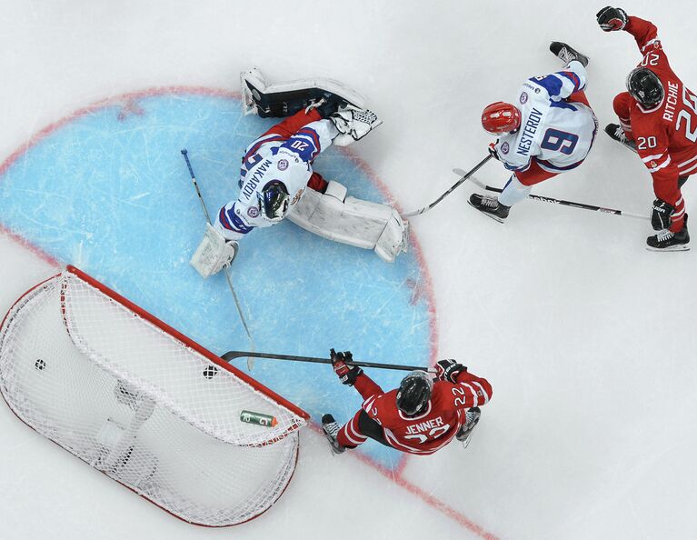 Игровой момент матча Канада - Россия Игровой момент матча Канада - Россия