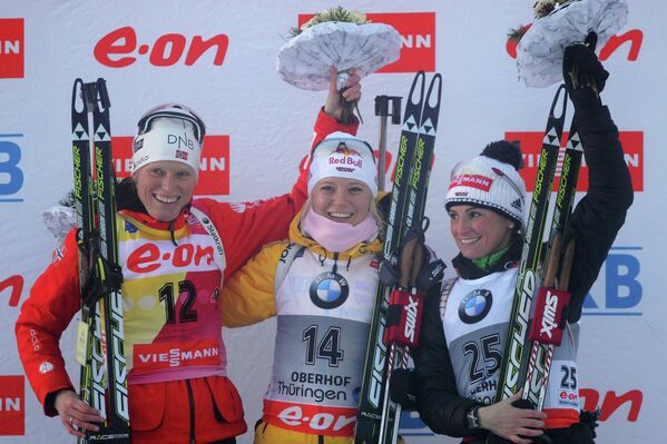 Слева направо: норвежка Тура Бергер (второе место), немки Мириам Гесснер (первое место) и Андреа Хенкель (третье место).