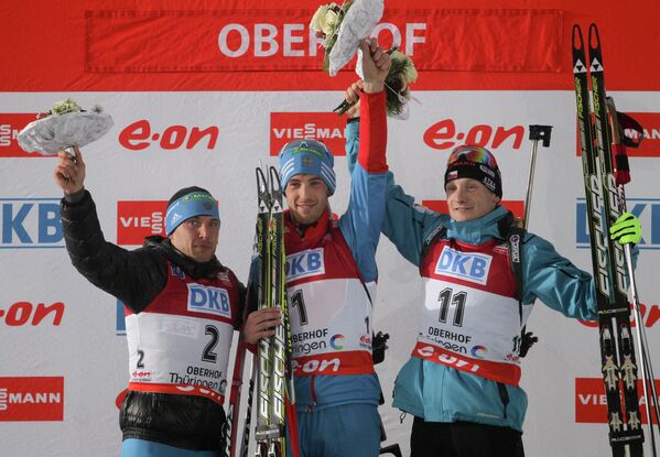 Россиянин Евгений Гараничев (серебряная медаль), россиянин Дмитрий Малышко (золотая медаль), чех Ондржей Моравец (бронзовая медаль) (слева направо)