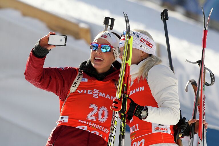 Норвежка Анн Кристин Флатланд (слева), и финка Кайса Макарайнен Норвежка Анн Кристин Флатланд (слева), и финка Кайса Макарайнен