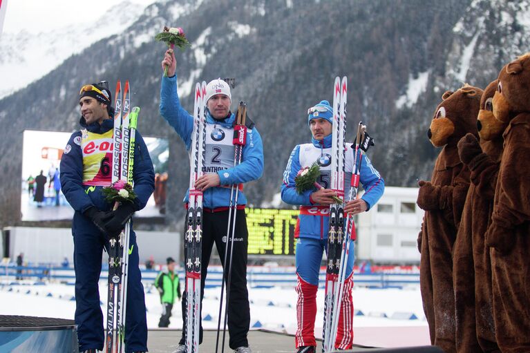 Француз Мартен Фуркад, норвежец Эмиль Хегле Свендсен, Евгений Гараничев (слева направо) Француз Мартен Фуркад, норвежец Эмиль Хегле Свендсен, Евгений Гараничев (слева направо)